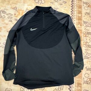 Nike therma fit shirt